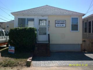 14 Vermont St, Salisbury-Beach, MA 01952 exterior