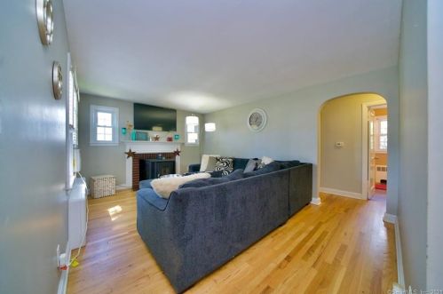 33 Oleary Dr, Manchester, CT 06040 exterior