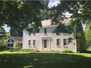 54 Newfields Rd, Exeter, NH 03833 exterior