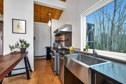 80 Thurlow Rd, Lincolnville, ME 04849 exterior