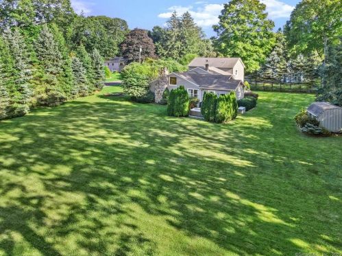 33 Shaker Rd, New Canaan, CT 06840 exterior