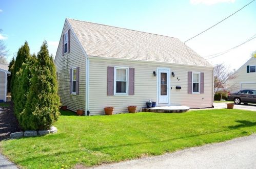 42 Bradley Ave, Fall River, MA 02725 exterior