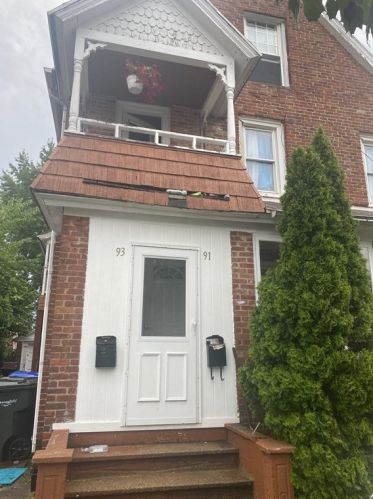 93 Grover St, Springfield, MA 01104 exterior