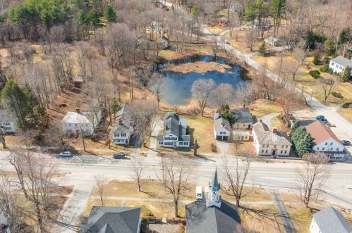 357 Main St, Contoocook, NH 03229 exterior