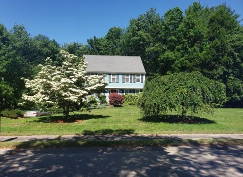8 Lakeside Ter, Hanson, MA 02341 exterior