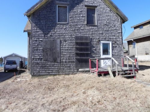 81 Main St, Lubec, ME 04652 exterior