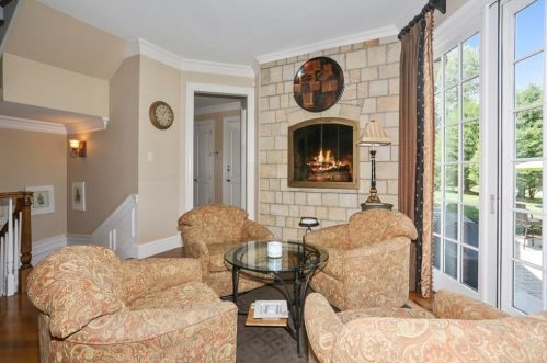 4 Palmer Ave, Walpole, MA 02081 exterior