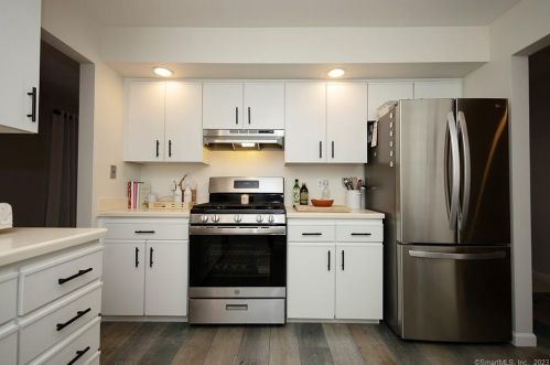 302 Fairmount Dr, Upper-Stepney, CT 06468 exterior