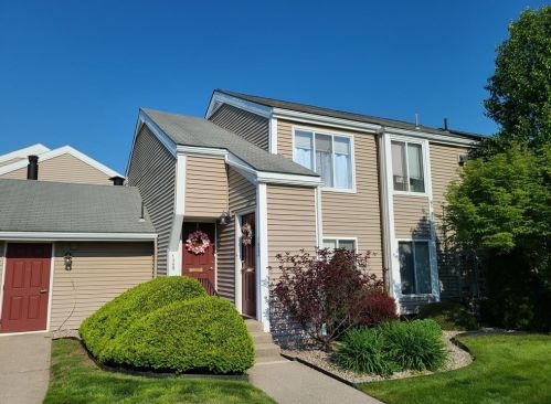 122 Nassau Dr, Springfield, MA 01129 exterior