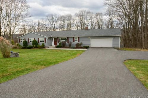 8 Maple Ln, Brookfield Center, CT 06804 exterior