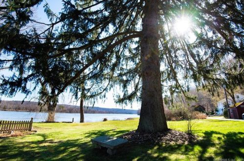2 Landing Rd, Higganum, CT 06441 exterior