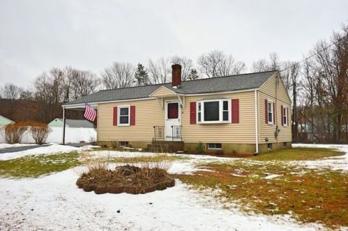 27 Meadow Brook Ln, Hampton, MA 01036 exterior