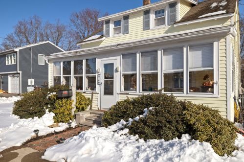 16 Chautauqua Ave, Nashua, NH 03064 exterior