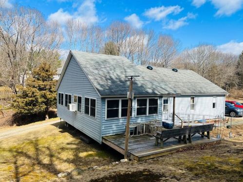 80 Flagg Ln, North Kingstown, RI 02852 exterior