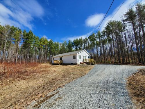 46 Snow Rd, Saint-Albans, ME 04971 exterior