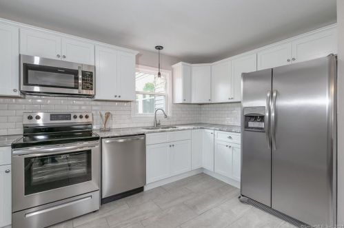 63 Broadleaf Ln, Enfield, CT 06082 exterior