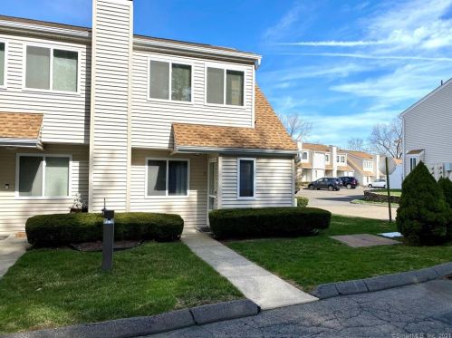 7 Macintosh Ln, Ansonia, CT 06401 exterior