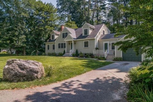 9 Mohawk Dr, Acton, MA 01720 exterior