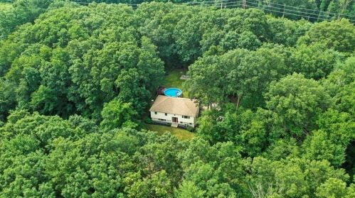 16 Horne Dr, Sutton, MA 01590 exterior