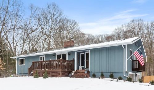 45 Hillcrest Dr, North-Kingstown, RI 02852 exterior