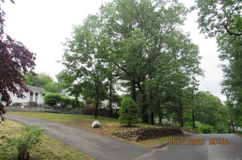 65 Shore Dr, Enfield, CT 06082 exterior