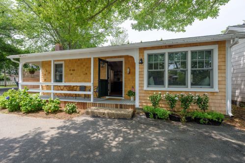12 Mill St, Edgartown, MA 02539 exterior