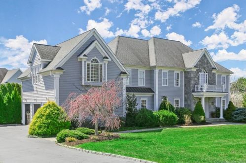 39 Under Cliff Rd, Bridgeport, CT 06611 exterior