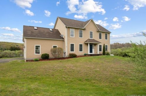 8 Esther Pond Ln, East-Lyme, CT 06333 exterior