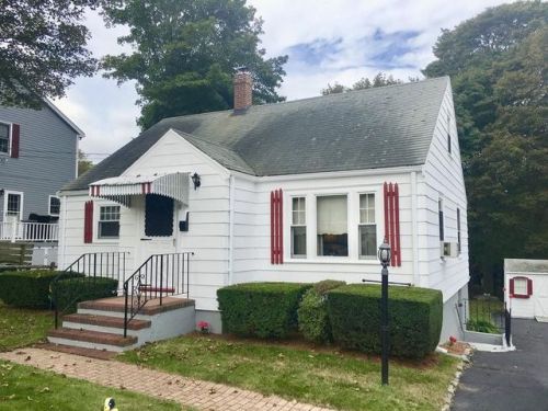 17 Lothrop St, Saugus, MA 01906 exterior