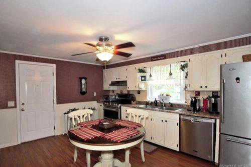 207 Smith St, Derby, CT 06418 exterior