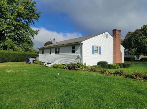 14 Stardust Dr, Enfield, CT 06082 exterior