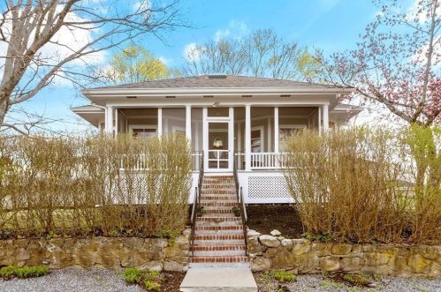 16 Garfield Ave, Maynard, MA 01754 exterior