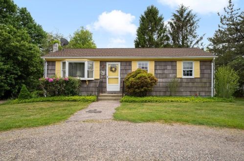 52 Lakeworth Ave, Narragansett, RI 02882 exterior