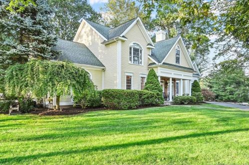 4 Christopher Ct, Norwalk, CT 06851 exterior