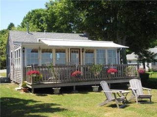 24 Wilcox St, Bristol, RI 02809 exterior