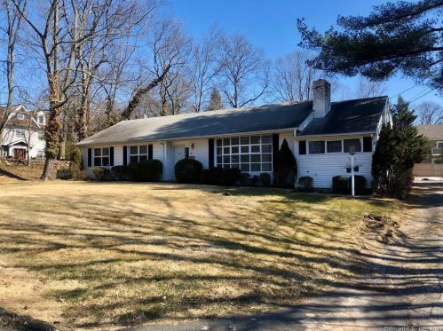 6 Kenilworth Dr, Stamford, CT 06902 exterior