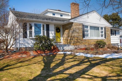 7 Valley Heights Dr, Middlefield, CT 06455 exterior