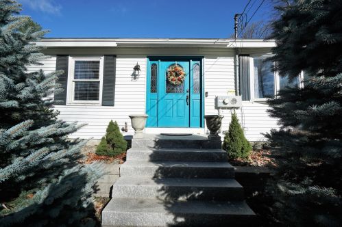 4 Old Derry Rd, Londonderry, NH 03053 exterior