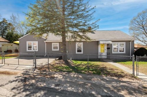 57 Guertin St, Woonsocket, RI 02895 exterior