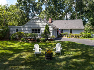 21 Nickerson Ln, Tokeneke, CT 06820 exterior