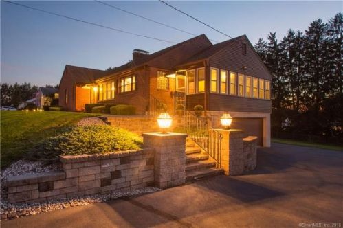 735 Maple St, Hartford, CT 06109 exterior