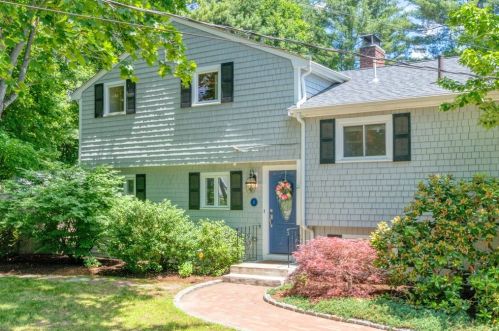 1 Stagecoach Rd, Medfield, MA 02052 exterior