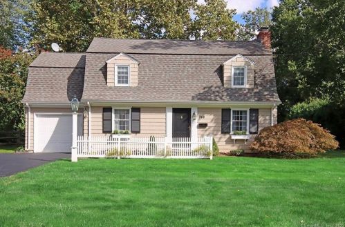 748 Mountain Rd, Hartford, CT 06111 exterior