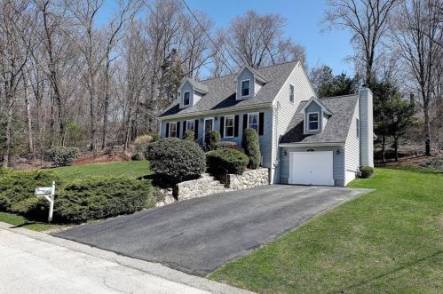 40 Rocky Crest Rd, Valley Falls, RI 02864 exterior