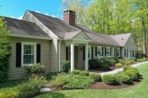 25 Kenmore Rd, Bloomfield, CT 06002 exterior