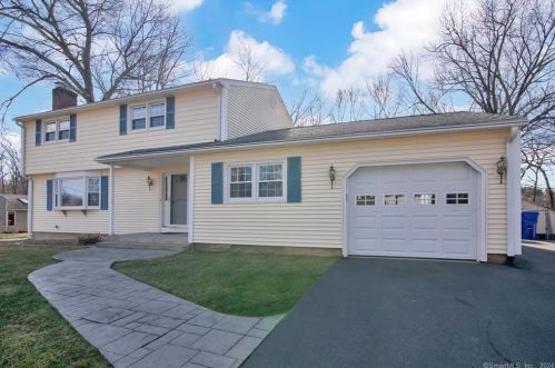 37 Greenfield Dr, Wapping, CT 06074 exterior