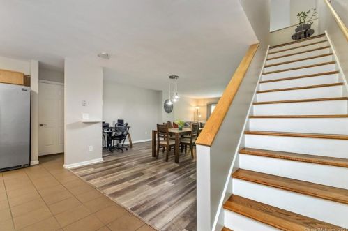 1006 Sand Stone Dr, Wapping, CT 06074 exterior