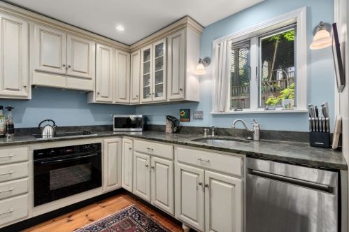 7 Bunker Hill Ct, Boston, MA 02129 exterior