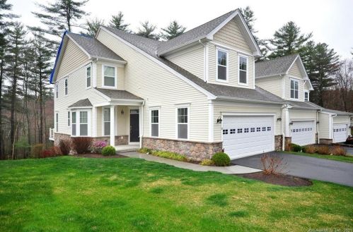 61 Ridgewood Dr, Waterbury, CT 06710 exterior