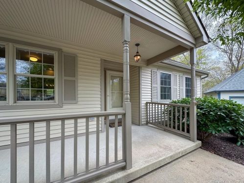 7 Hawthorne Ln, Niantic, CT 06357 exterior